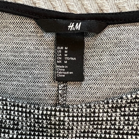 H&M fitted heathered black & white long sleeve dress with pockets - size Medium - Picture 7 of 9